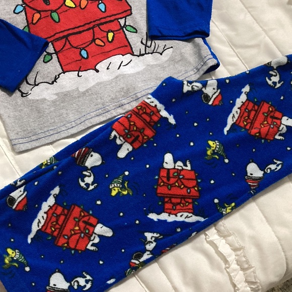 Peanuts Snoopy Christmas Pajamas - Picture 3 of 5